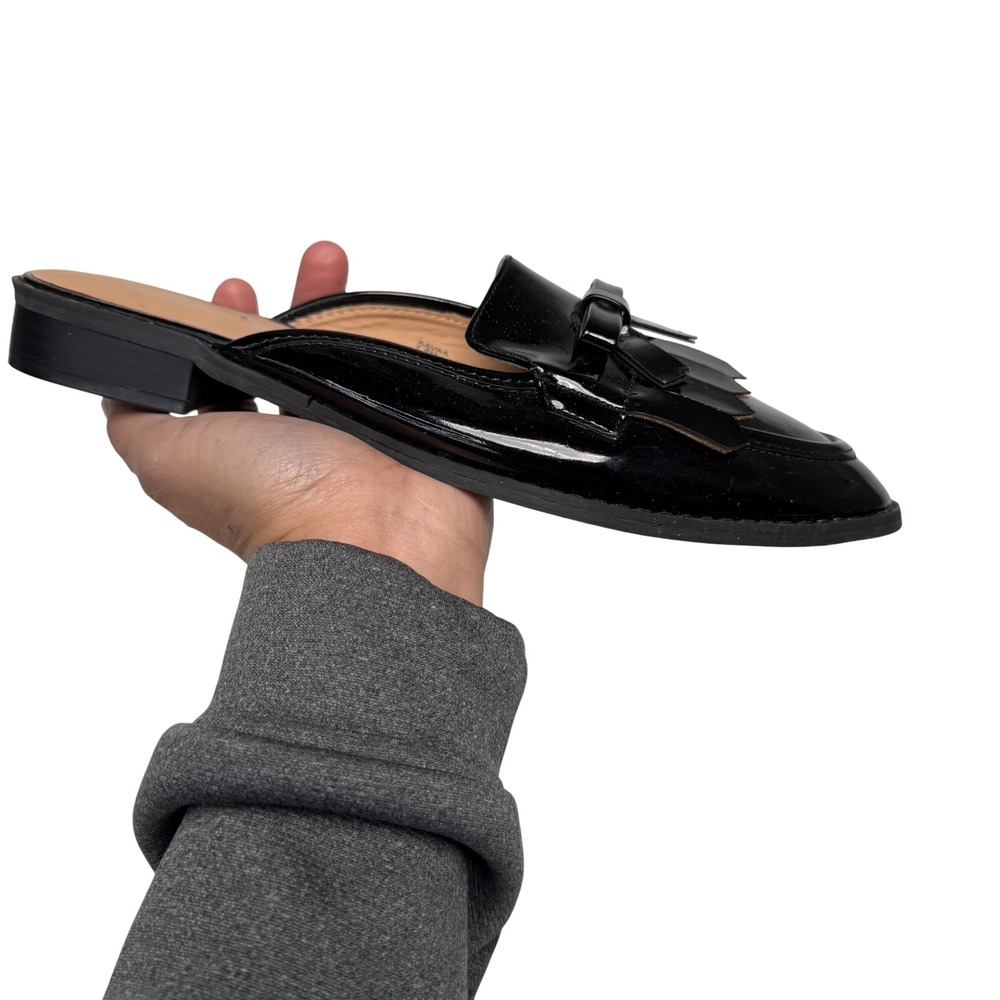 Madden Girl AAVAA Black Patent Loafer Mules‎ Kiltie Fringe Bow Slides Flats 7.5M - Picture 2 of 8
